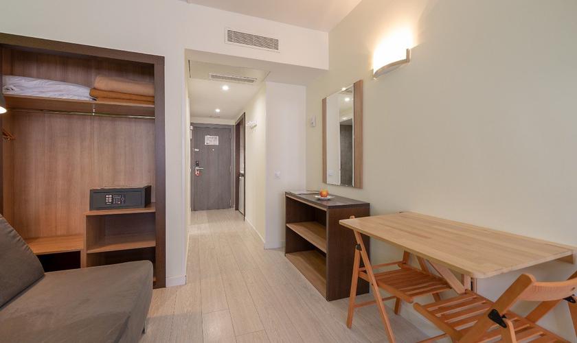 Habitación triple (1 - 3 personas) Apartamentos Recoletos Madrid