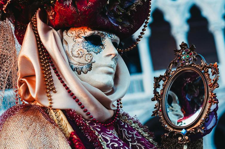 Carnaval de madrid 2024: ¡sumérgete en la fiesta más colorida y vibrante de la capital! Apartamentos Recoletos Madrid