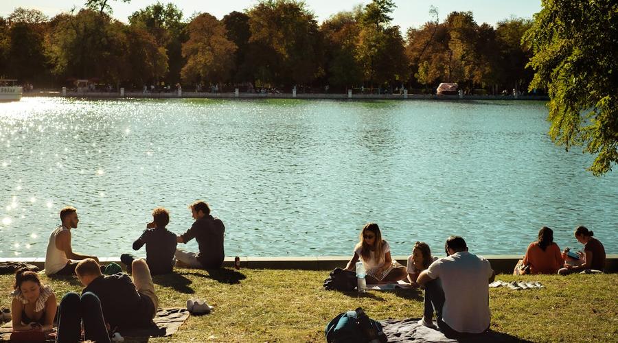 Cómo disfrutar de un día de picnic en los parques de Madrid Apartamentos Recoletos Cómo disfrutar de un día de picnic en los parques de Madrid Apartamentos Recoletos