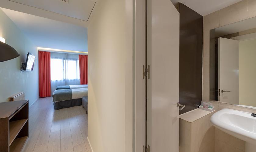 Habitación Triple (1 - 3 personas) Apartamentos Recoletos Madrid Habitación Triple (1 - 3 personas) Apartamentos Recoletos Madrid