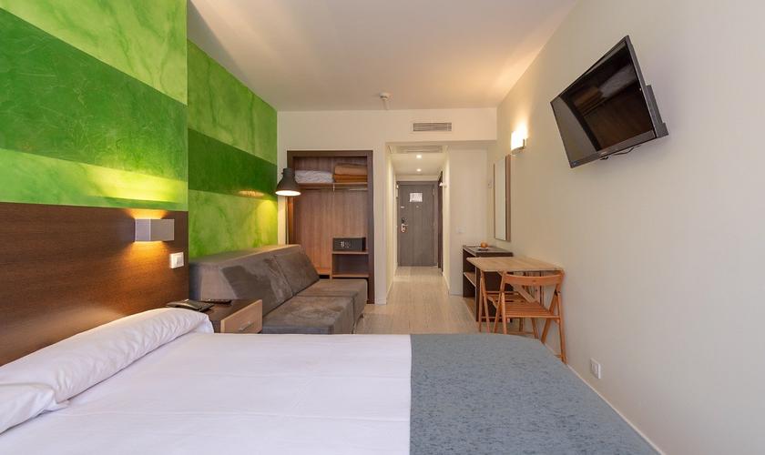 Habitación Triple (1 - 3 personas) Apartamentos Recoletos Madrid Habitación Triple (1 - 3 personas) Apartamentos Recoletos Madrid